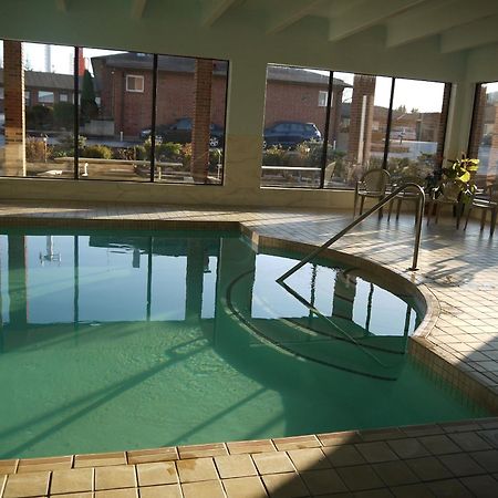 Newmarket Inn Bagian luar foto