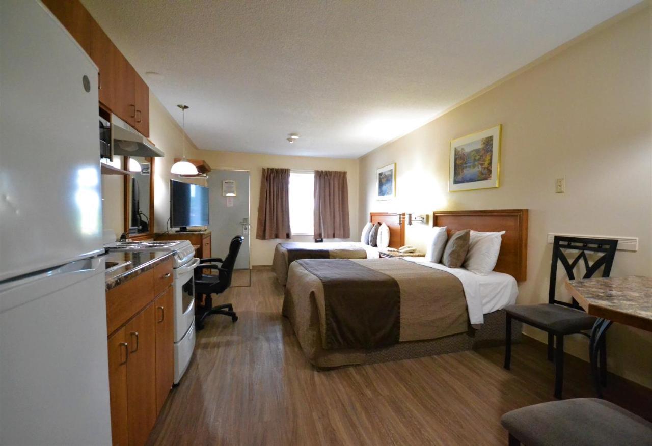Newmarket Inn Bagian luar foto