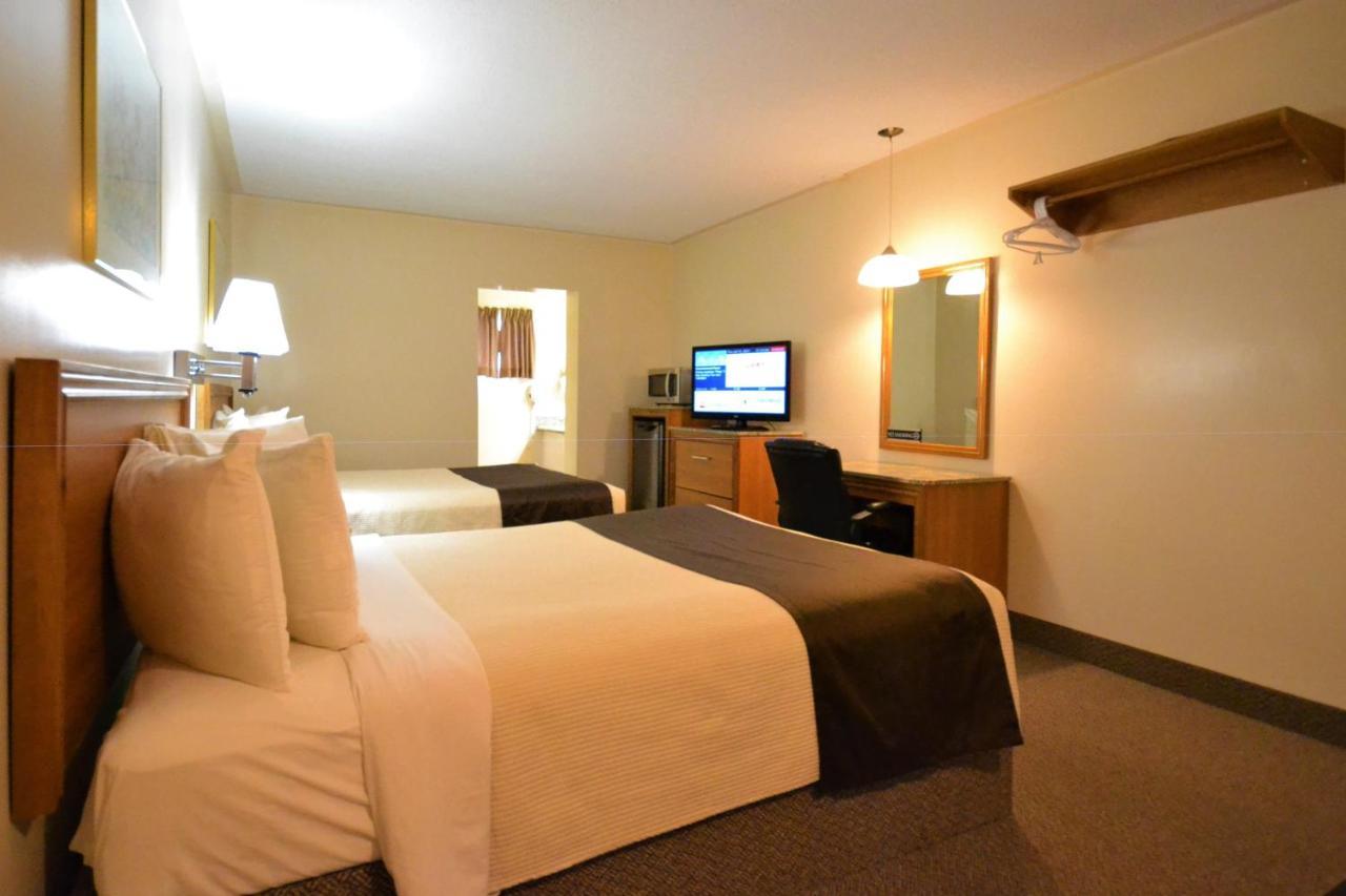 Newmarket Inn Bagian luar foto