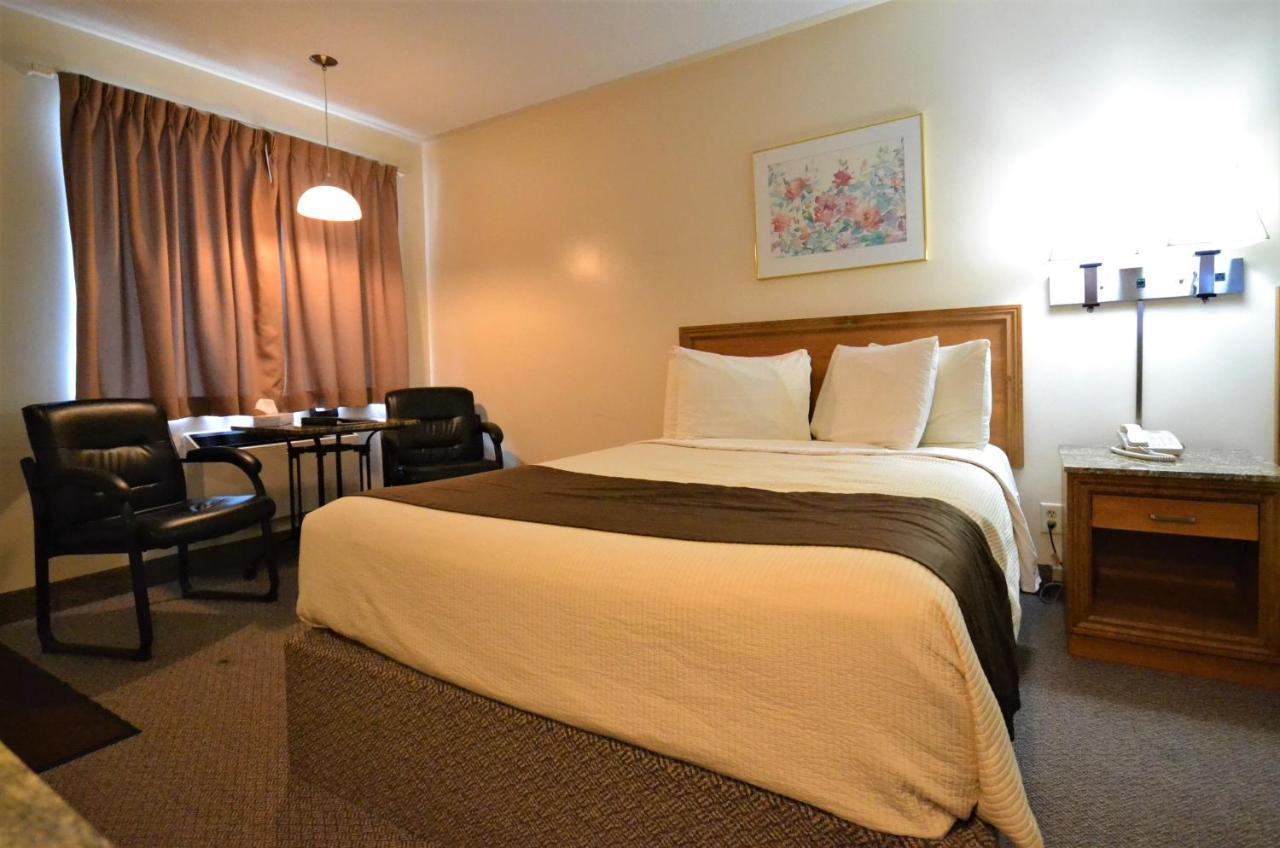 Newmarket Inn Bagian luar foto
