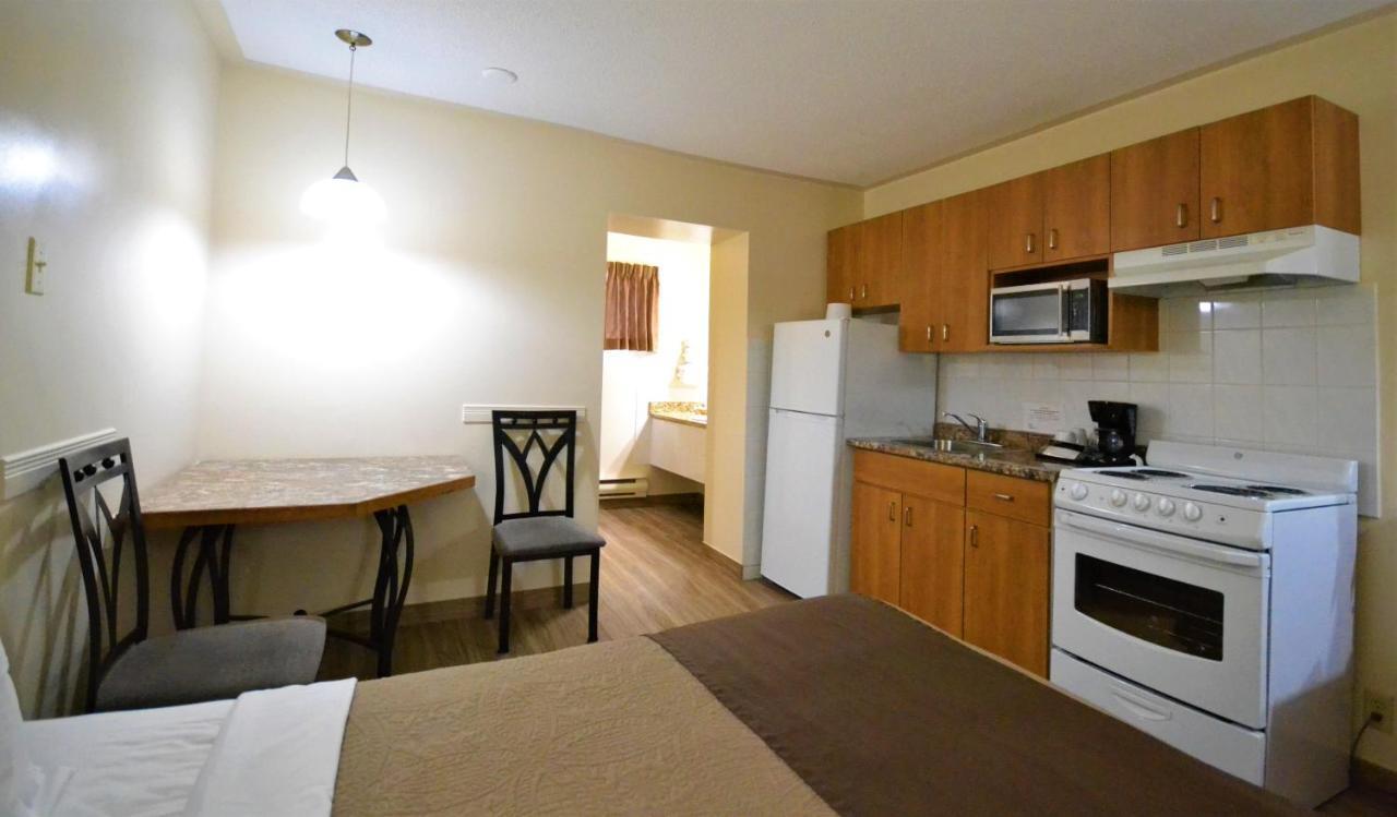 Newmarket Inn Bagian luar foto