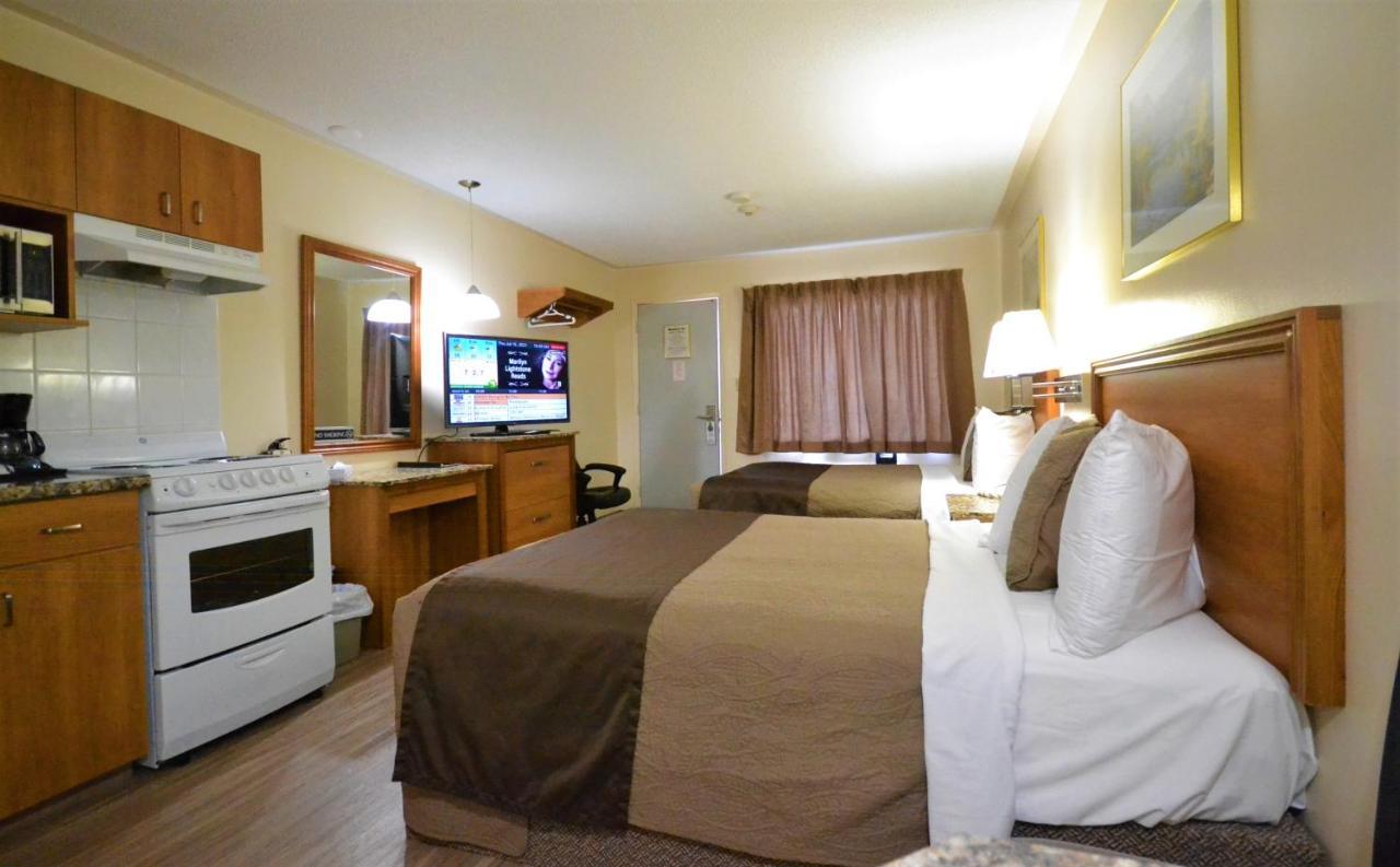 Newmarket Inn Bagian luar foto