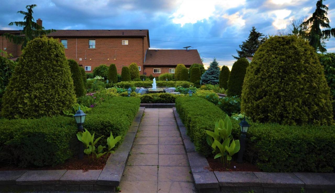 Newmarket Inn Bagian luar foto