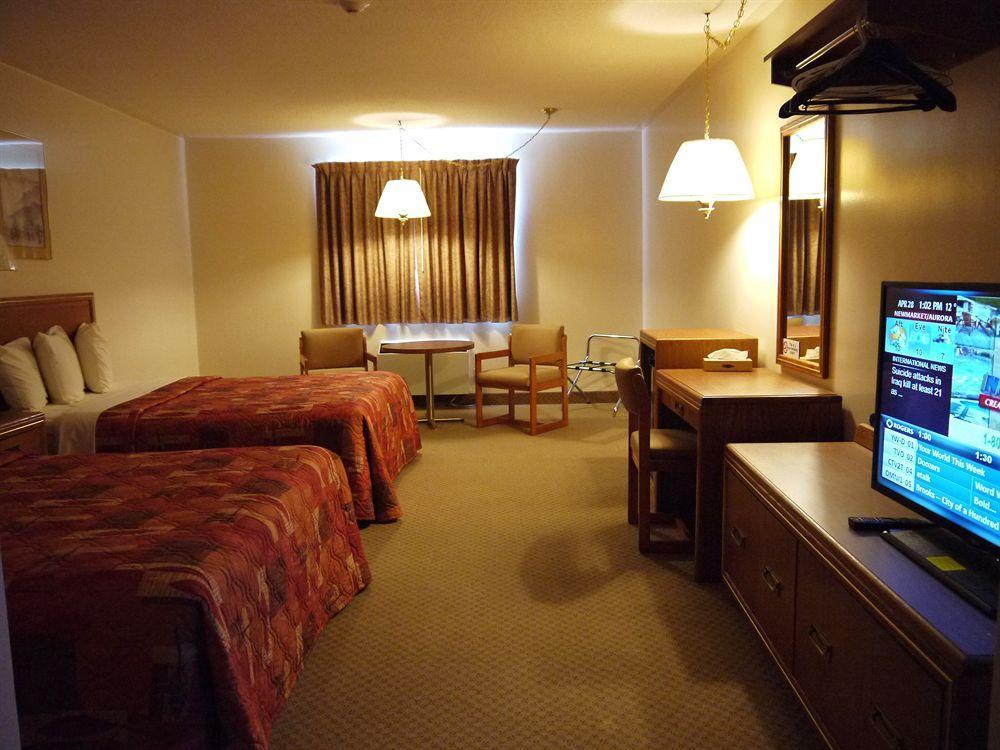 Newmarket Inn Bagian luar foto