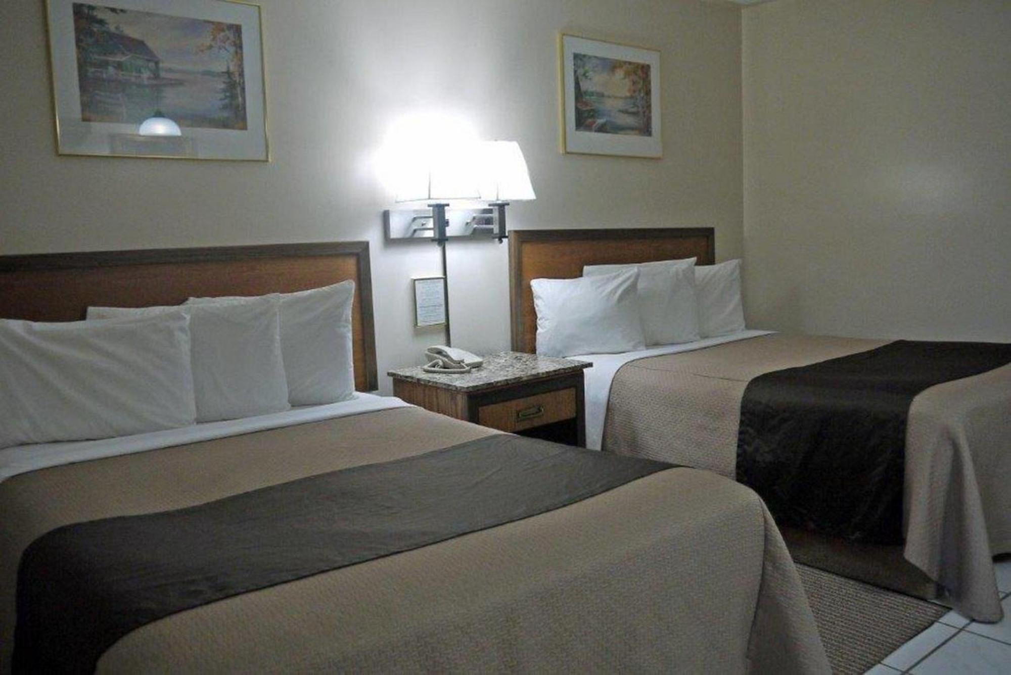 Newmarket Inn Bagian luar foto