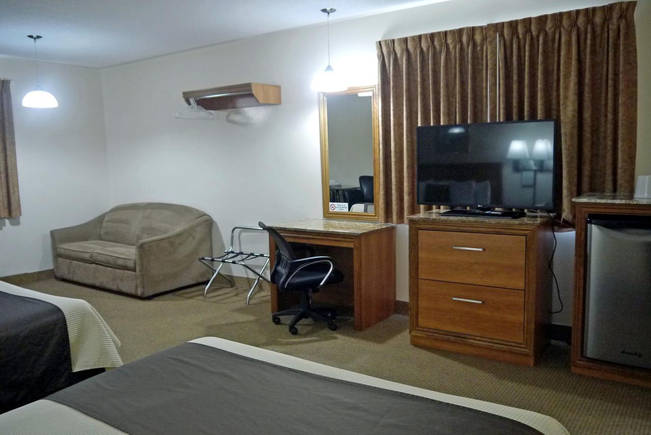 Newmarket Inn Bagian luar foto
