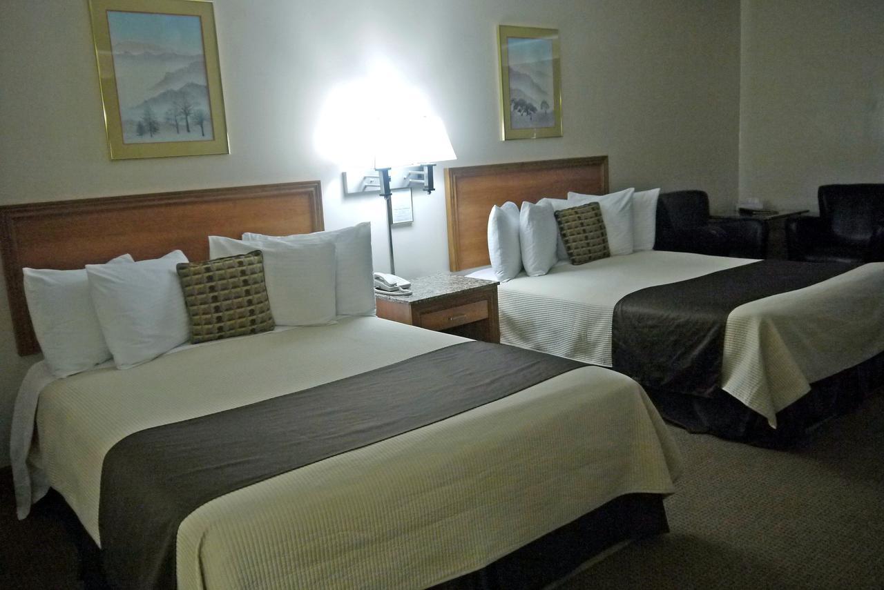 Newmarket Inn Bagian luar foto