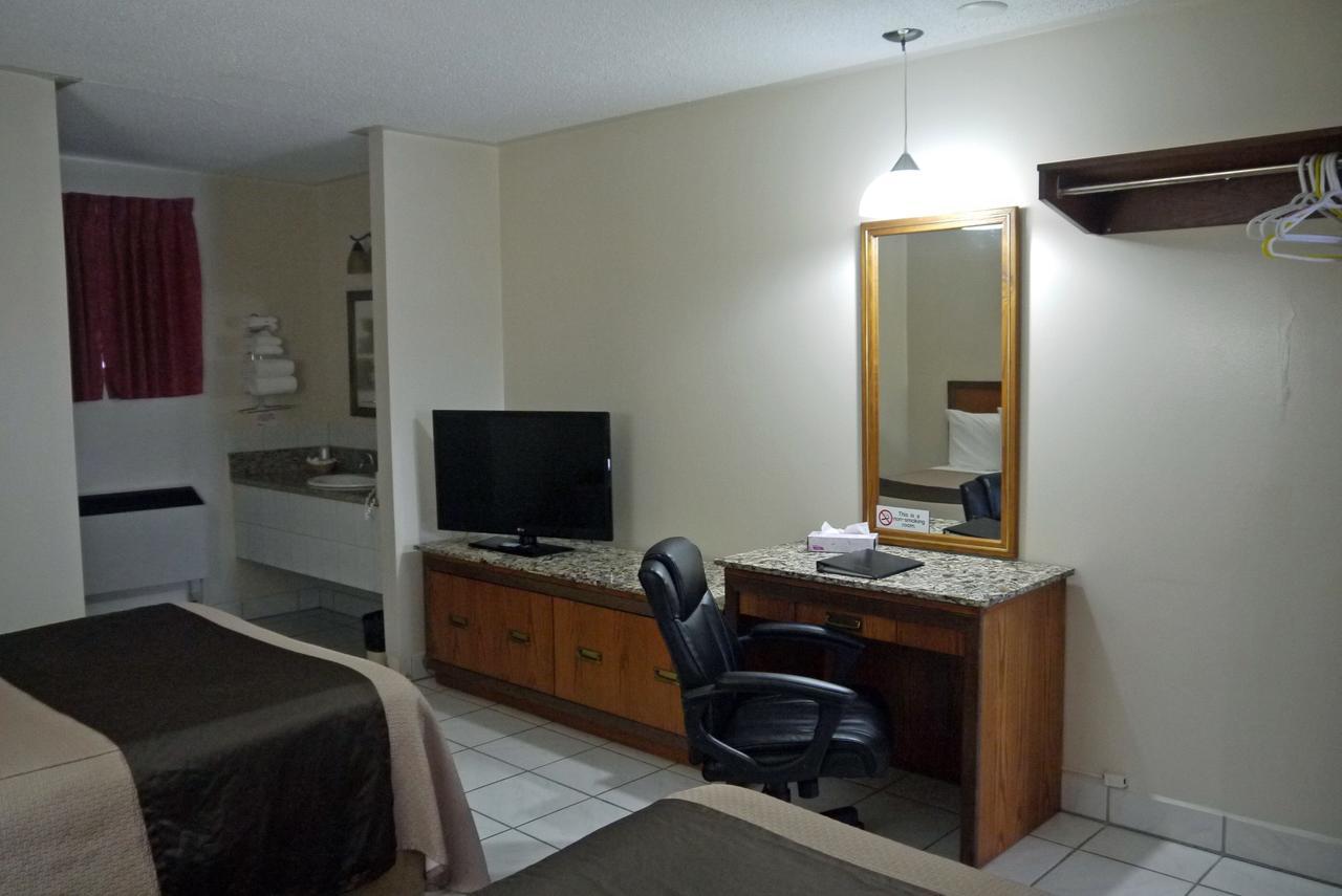Newmarket Inn Bagian luar foto
