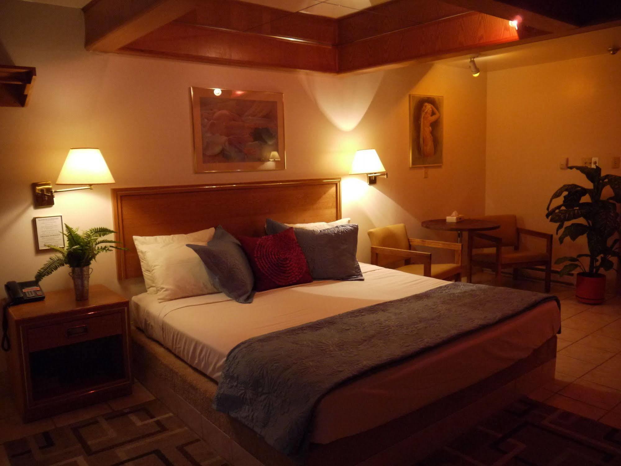 Newmarket Inn Bagian luar foto