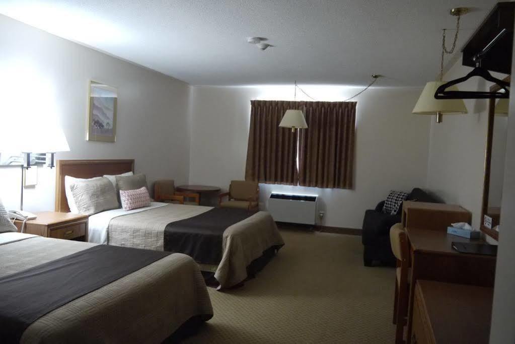Newmarket Inn Bagian luar foto