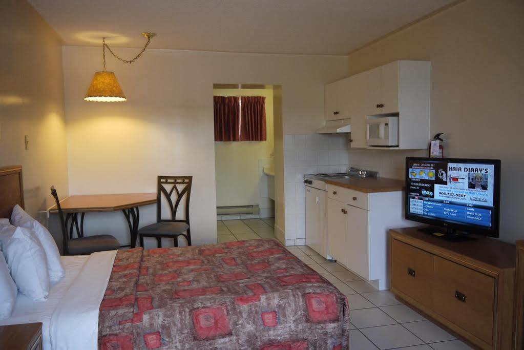 Newmarket Inn Bagian luar foto
